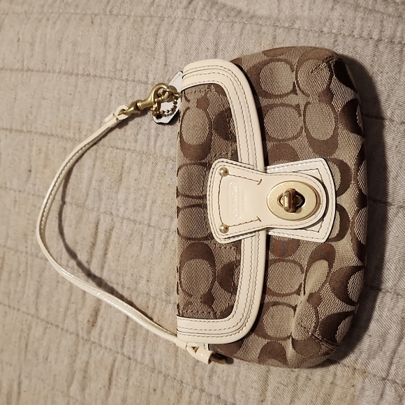 Coach wristlet - Picture 4 of 4